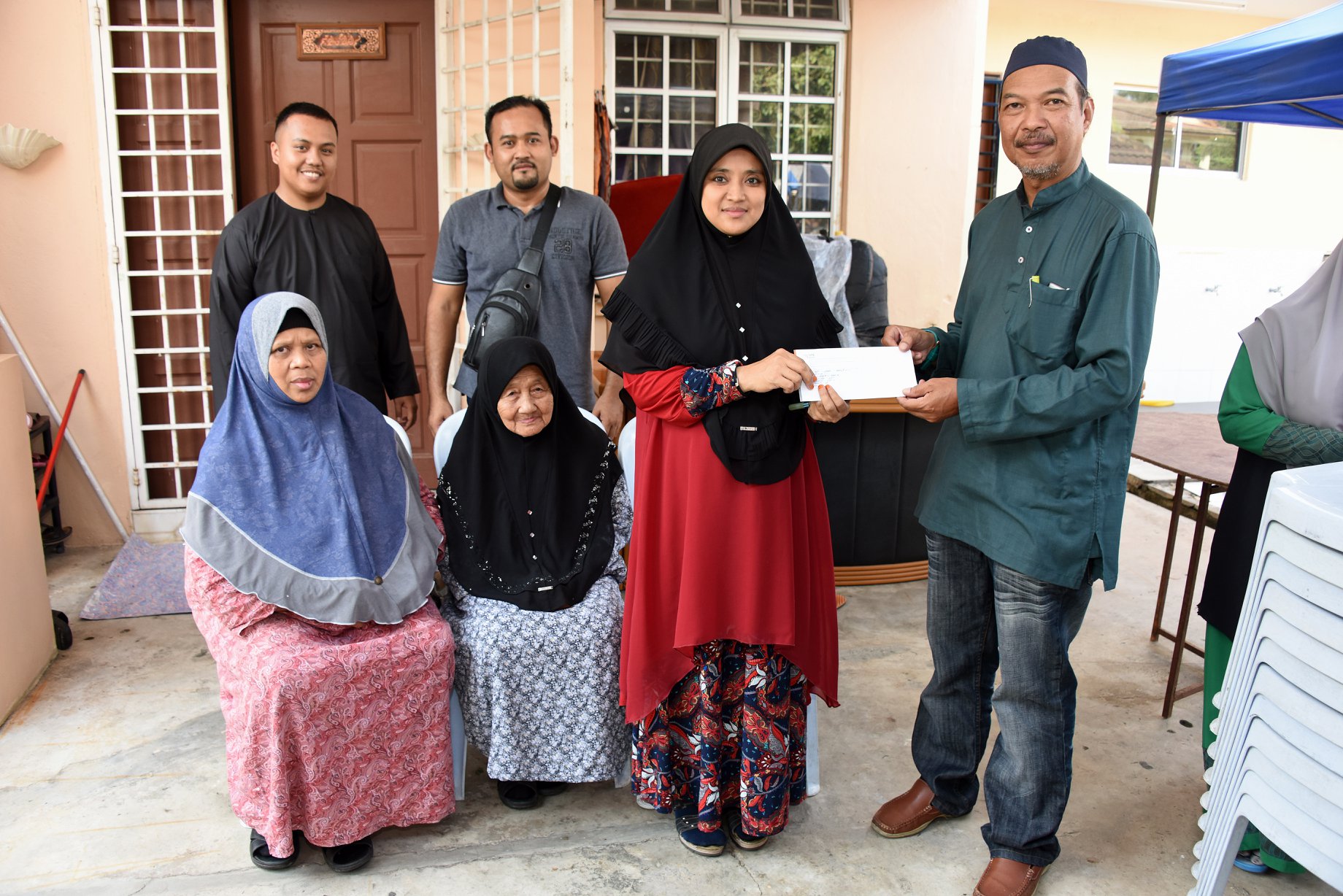 SME Bank sumbang pek makanan kepada Pertubuhan Baitul Rahmah, Rawang