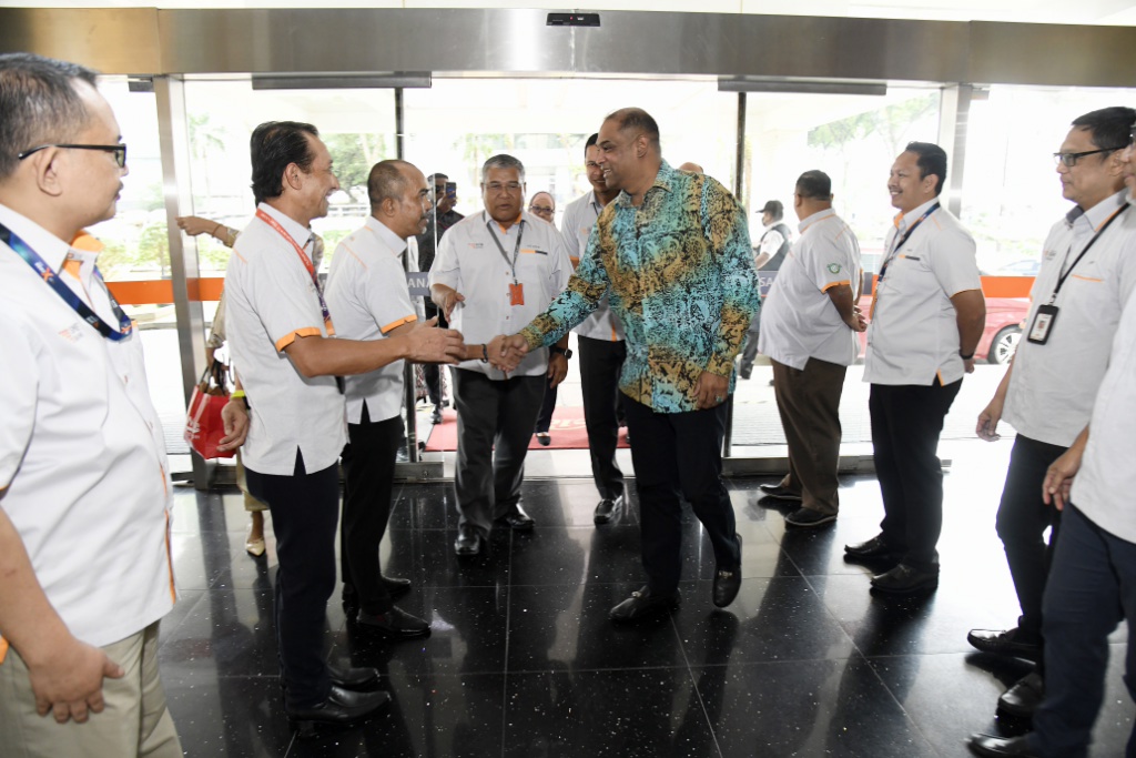 Official Visit by KUSKOP's Deputy Minister YB Dato' Ramanan Ramakrishnan to SME Bank